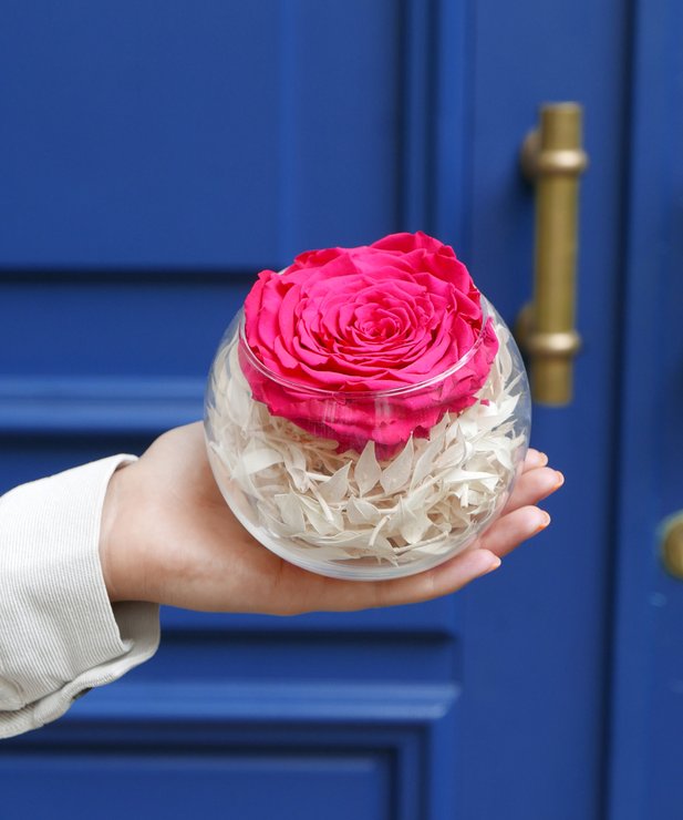 Rose éternelle fuschia et son vase boule - Image 2
